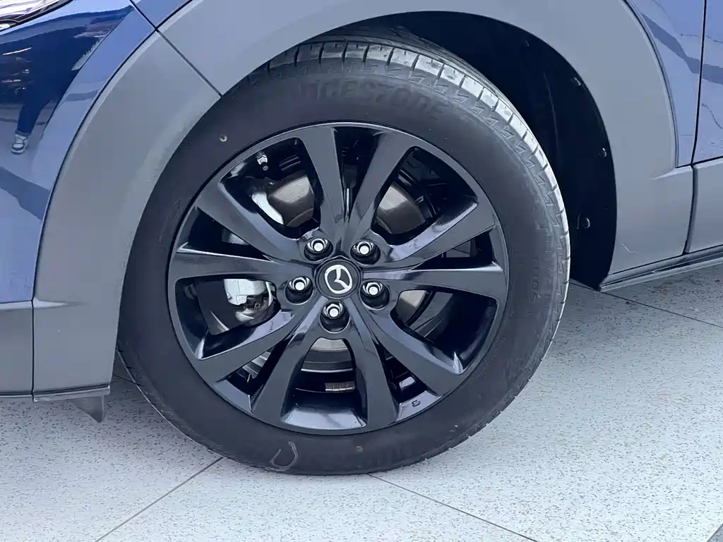 Mazda CX-30 2023 — фото 24
