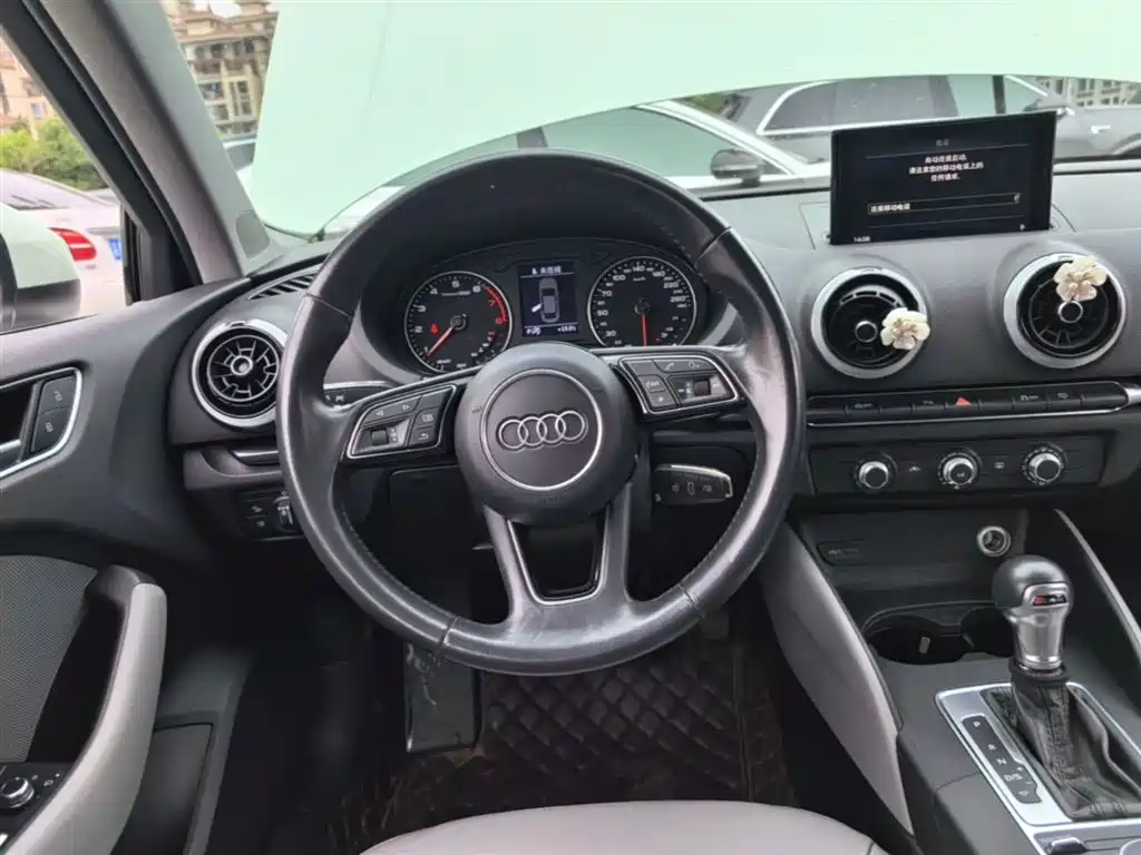 Audi A3 2018 — фото 11