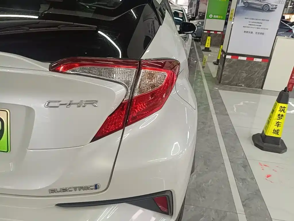 Toyota C-HR EV 2022 — фото 8