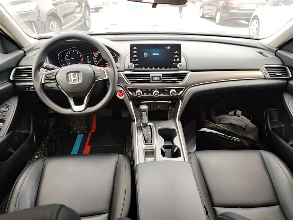 Honda Accord 2019 — фото 10