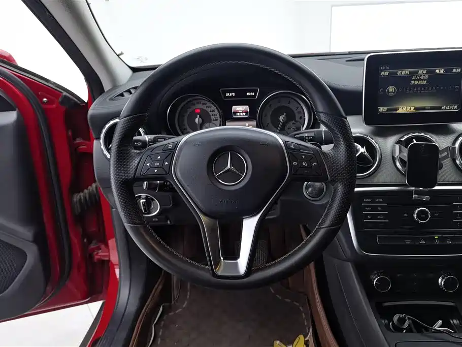 Mercedes-Benz GLA 2016 — фото 15