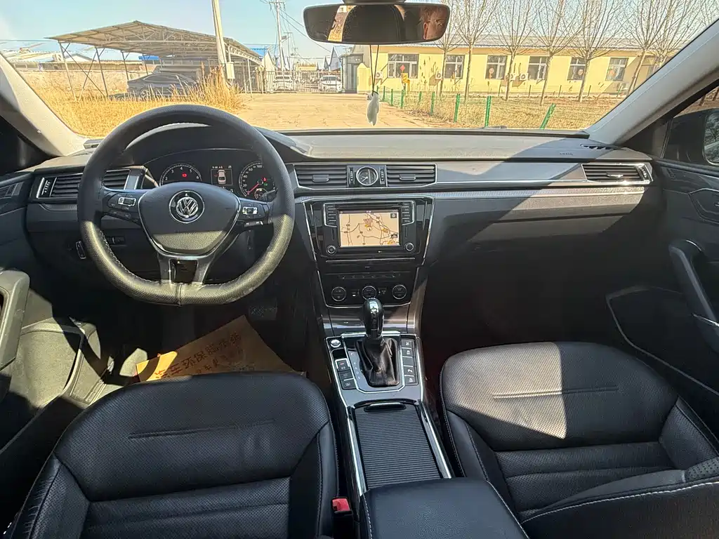 Volkswagen Passat 2017 — фото 16
