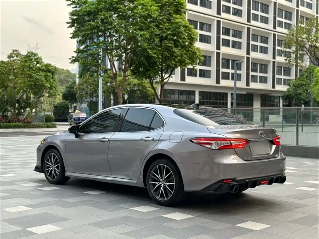 Toyota Camry 2023 — фото 18