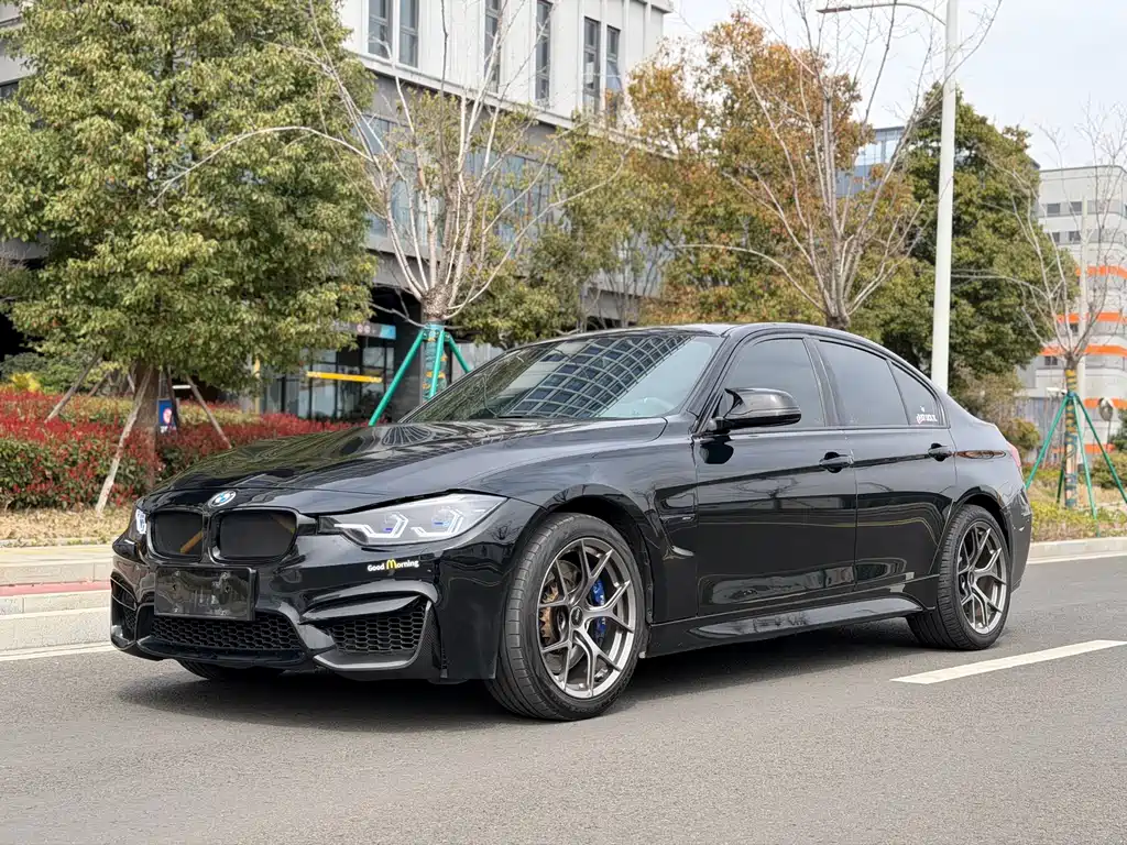 BMW 3 Series 2018 — фото 1