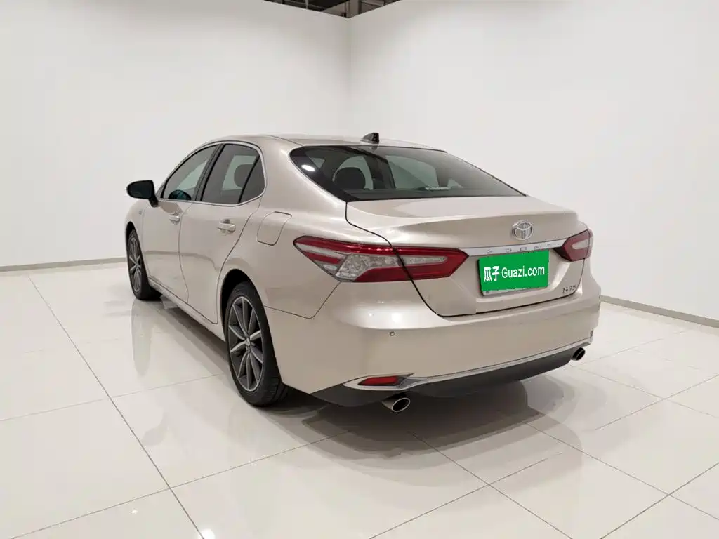 Toyota Camry 2022 — фото 4