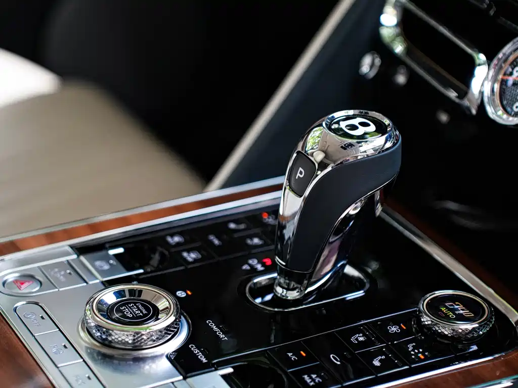Bentley Flying Spur 2023 — фото 12