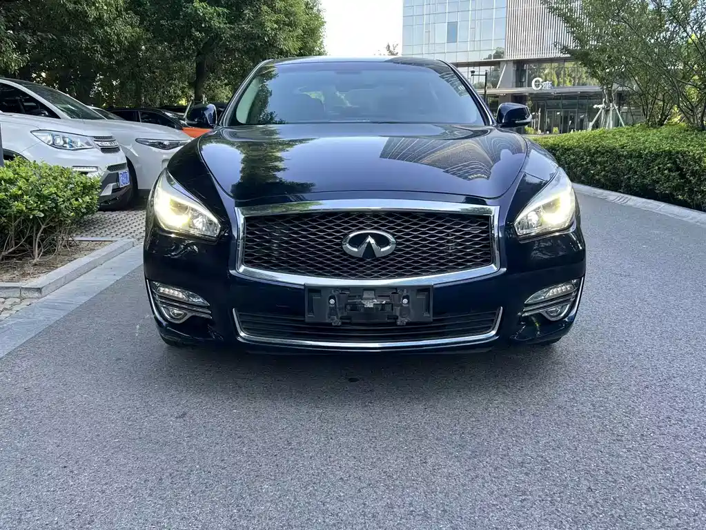 Infiniti Q70 2017 — фото 2