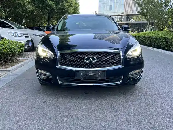 Infiniti Q70 2017