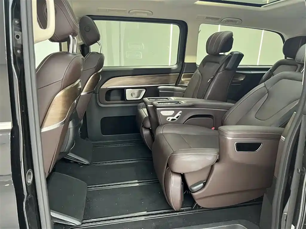 Mercedes-Benz V-Class 2025 — фото 13