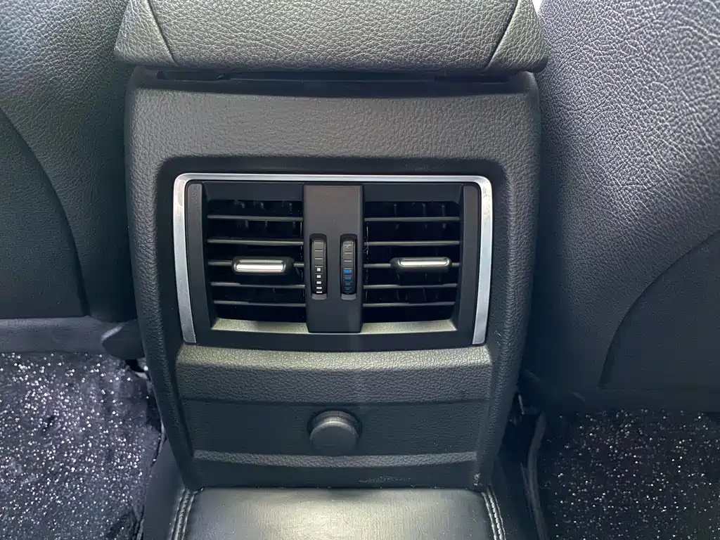 BMW 3 Series 2016 — фото 16