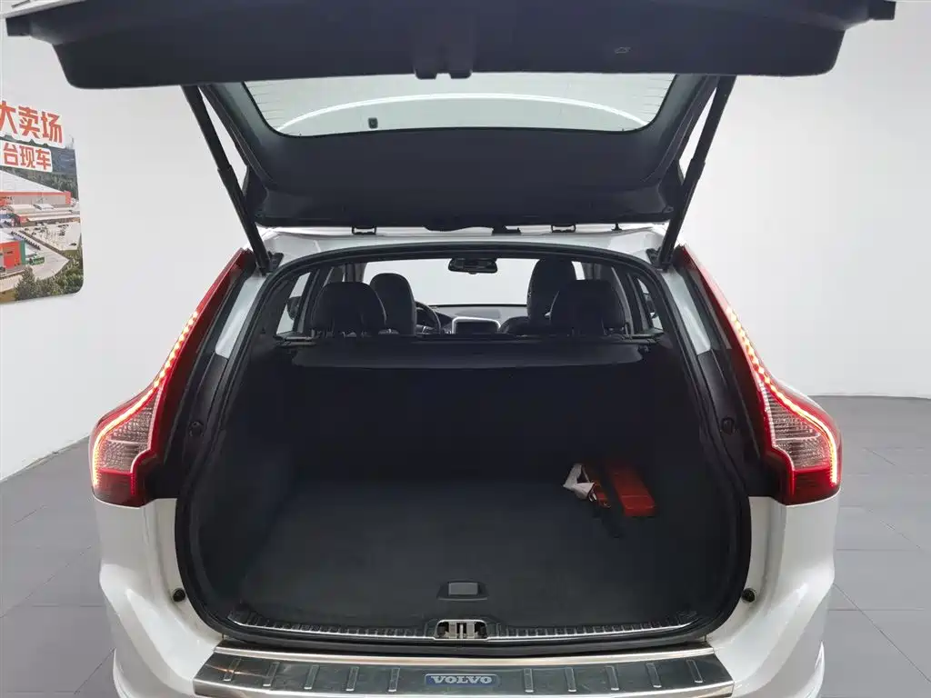 Volvo XC60 2016 — фото 16