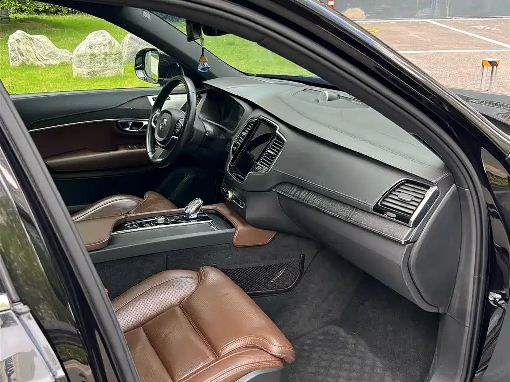 Volvo XC90 PHEV 2021 — фото 10