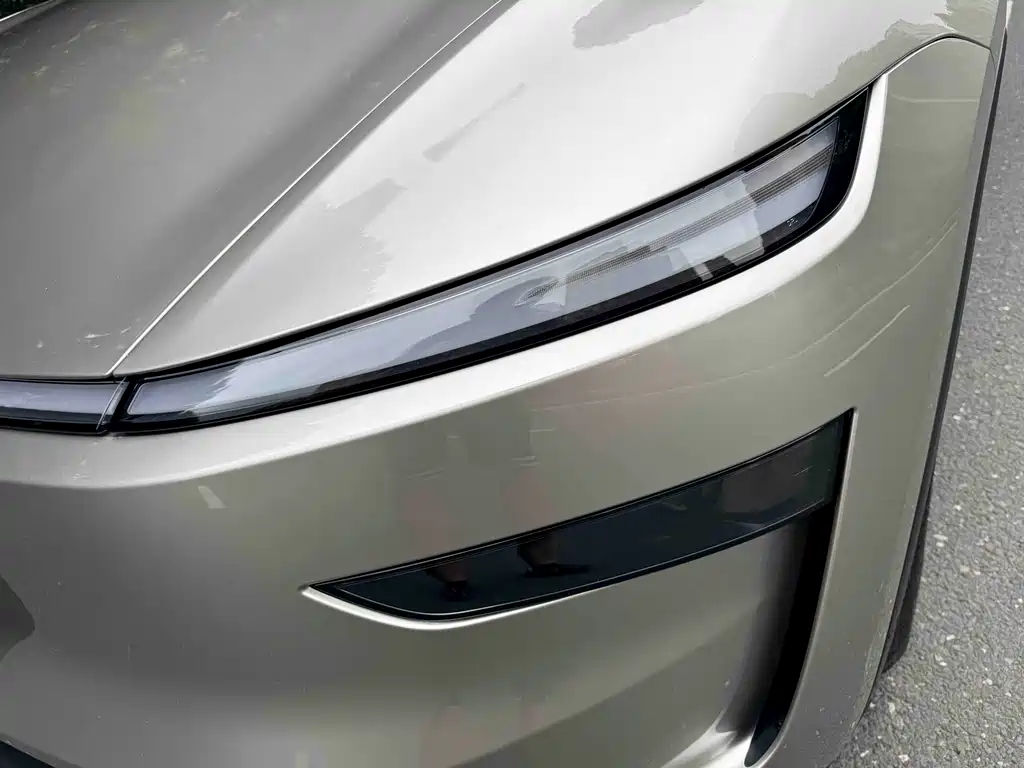 Tesla Model Y L 2026