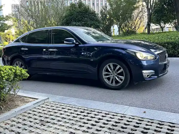 Infiniti Q70 2017