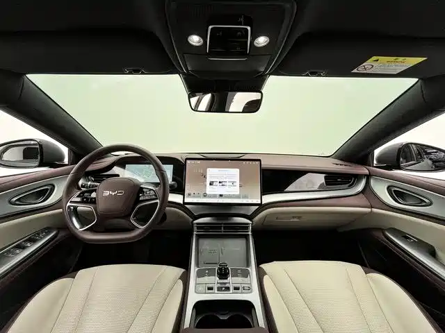 BYD Seal 07 DM-i 2025 — фото 24