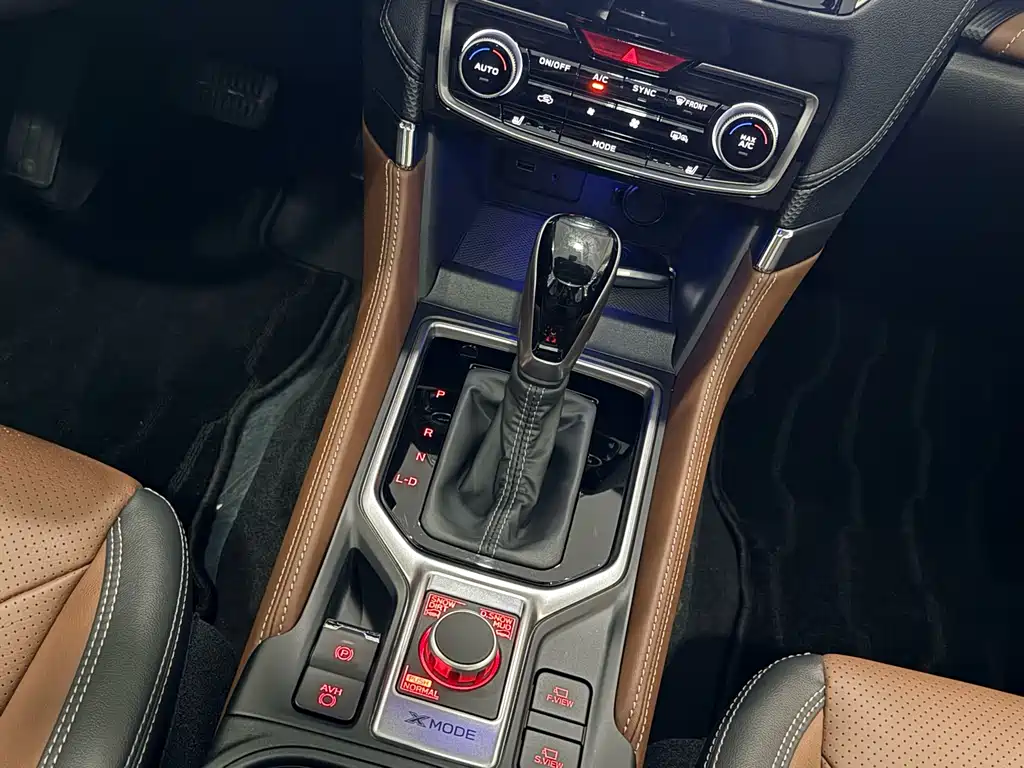 Subaru Forester 2023 — фото 10