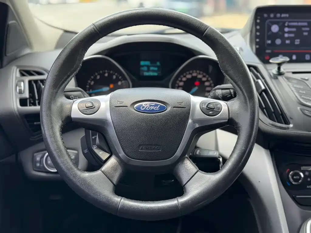 Ford Kuga 2015 — фото 10