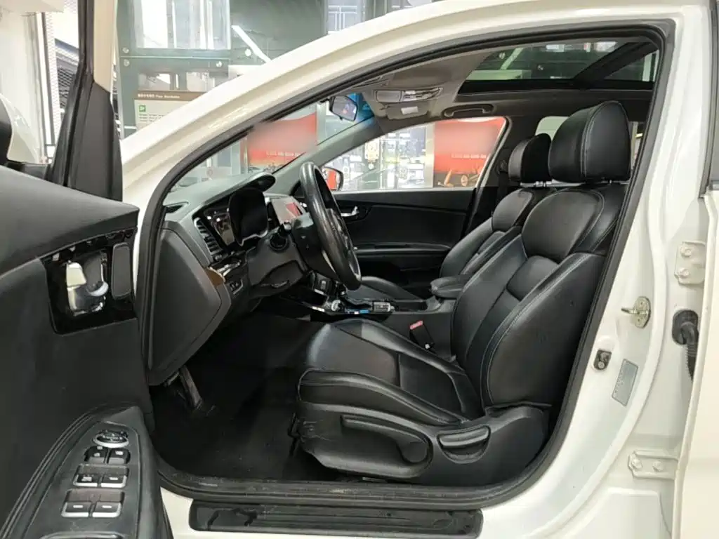 Kia K4 2015 — фото 16