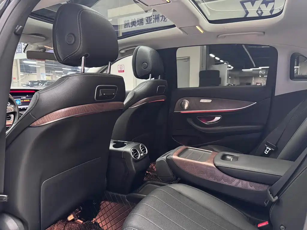 Mercedes-Benz E-Class 2018 — фото 18