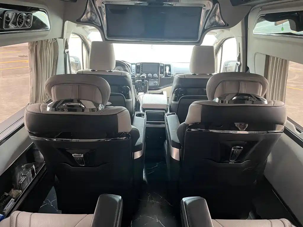 Toyota Hiace 2024 — фото 29