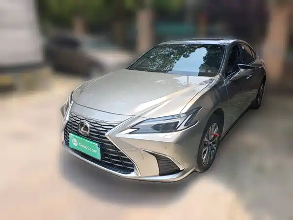Lexus ES 2025