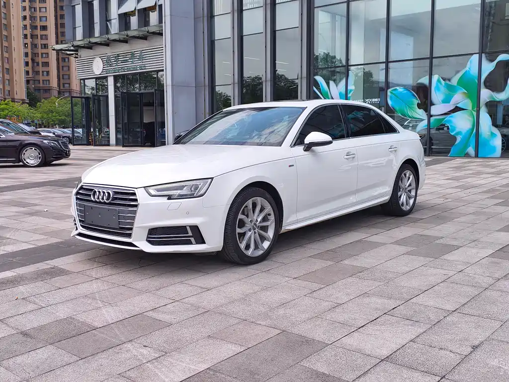 Audi A4L 2018 — фото 1