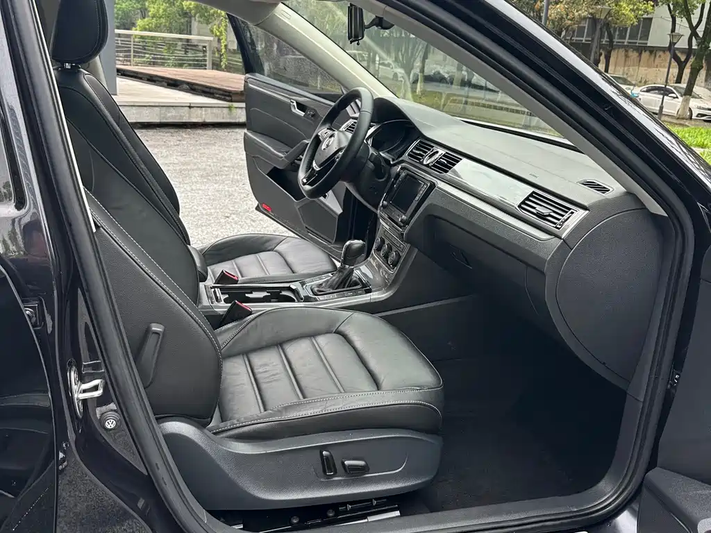 Volkswagen Passat 2018 — фото 14