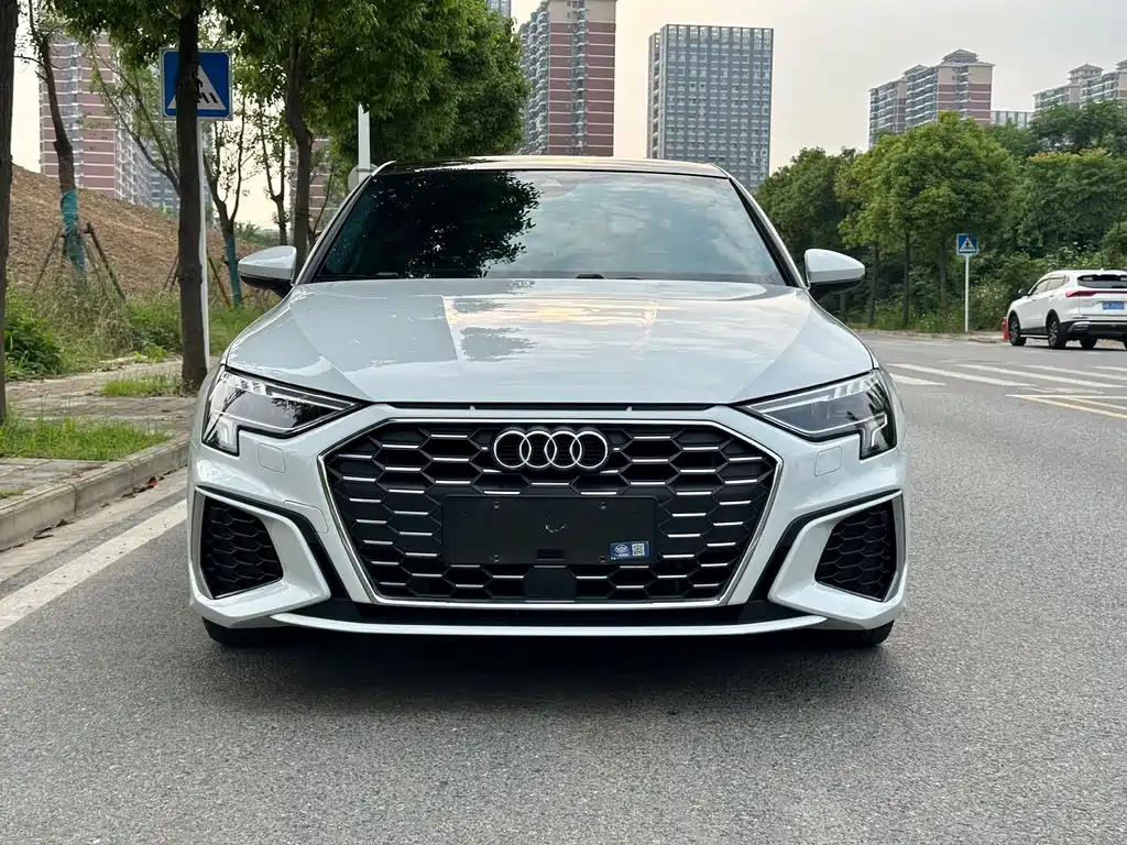 Audi A3 2023 — фото 2