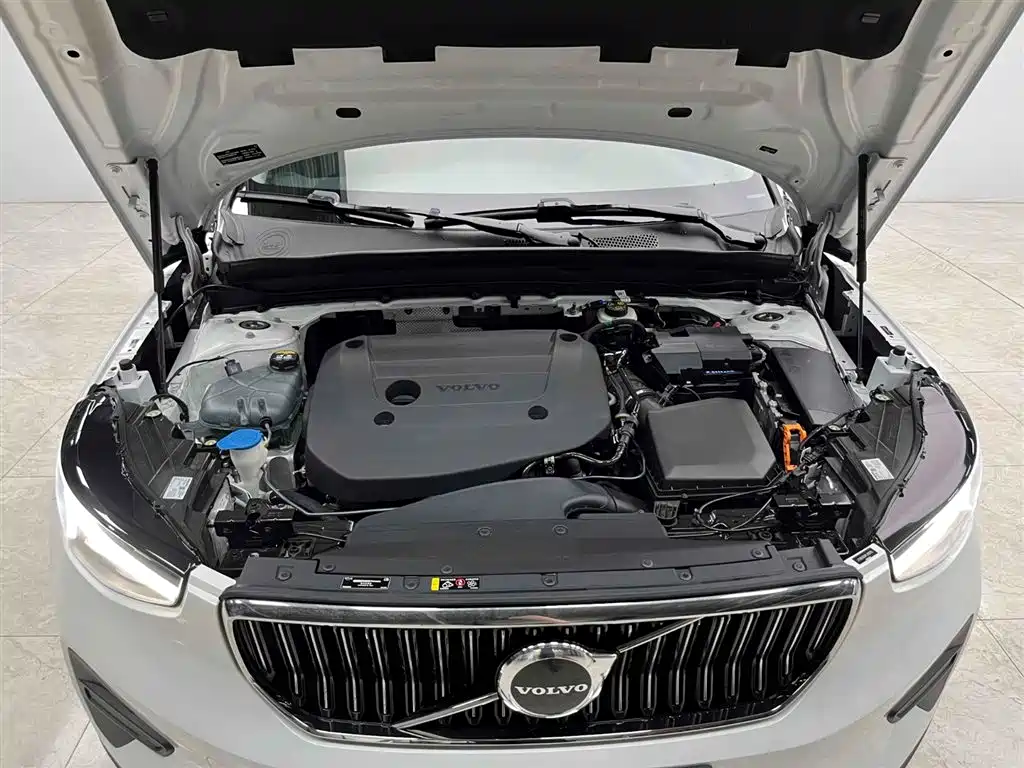 Volvo XC40 2023 — фото 21