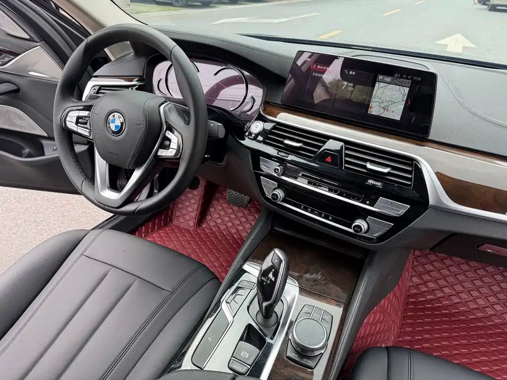 BMW 5 Series 2018 — фото 20
