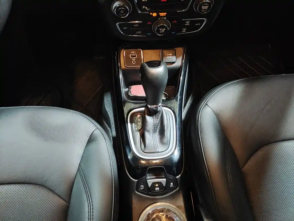 Jeep Compass 2020 — фото 10