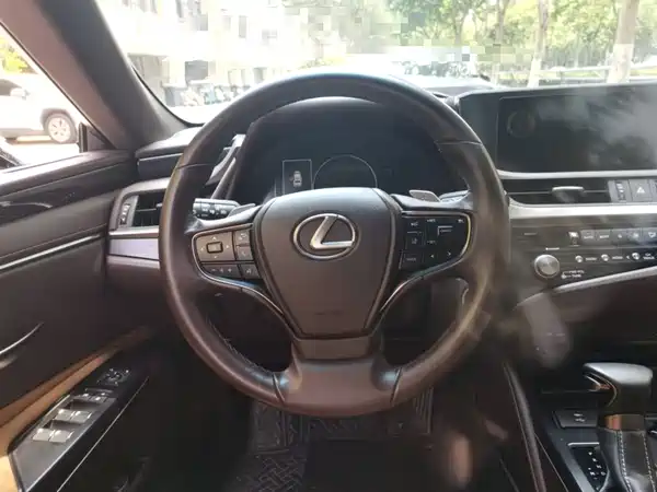 Lexus ES 2021