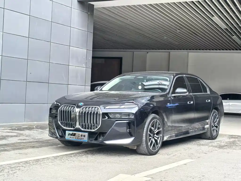 BMW 7 Series 2024 — фото 1