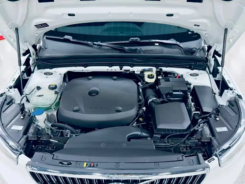 Volvo XC40 2022 — фото 16