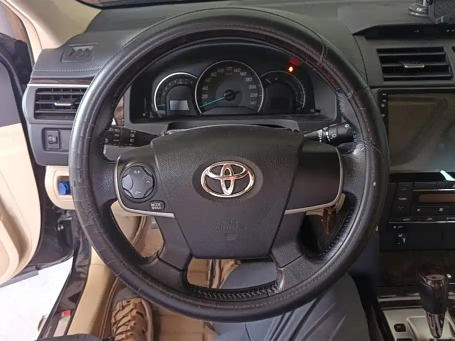 Toyota Camry 2015 — фото 15