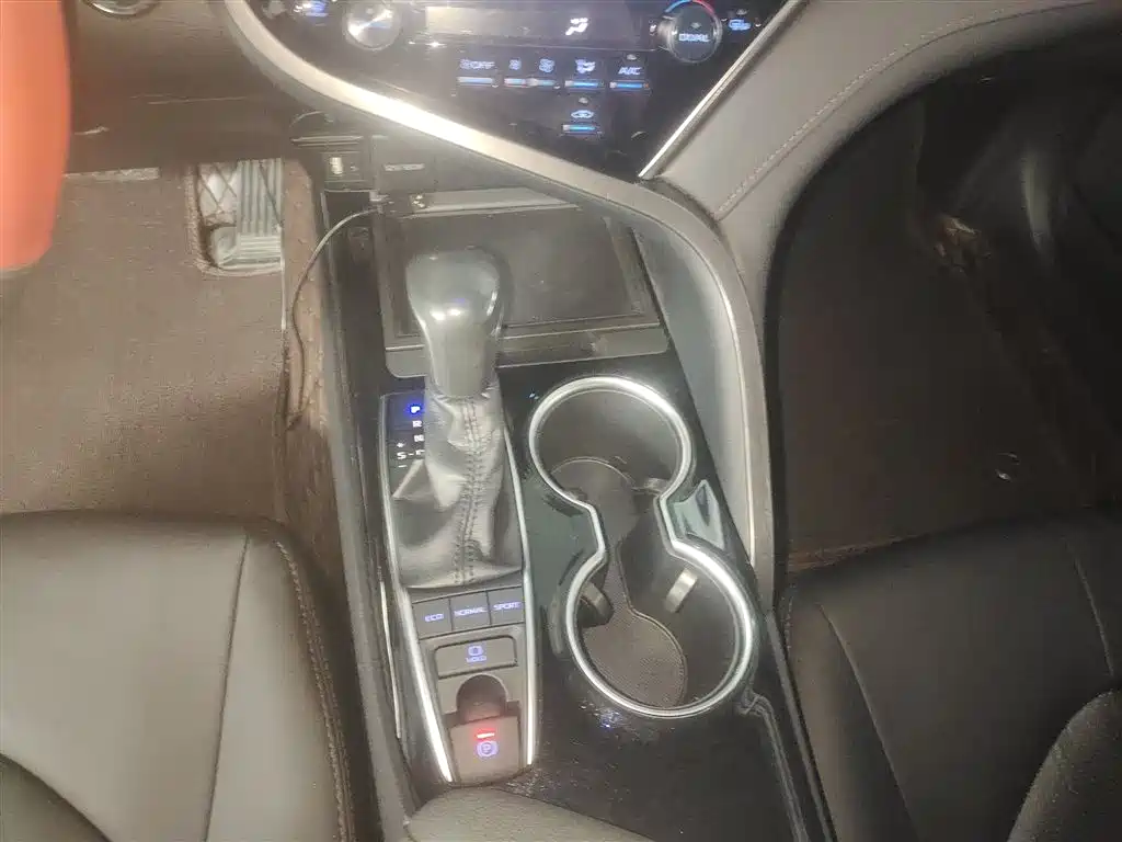 Toyota Camry 2018 — фото 14