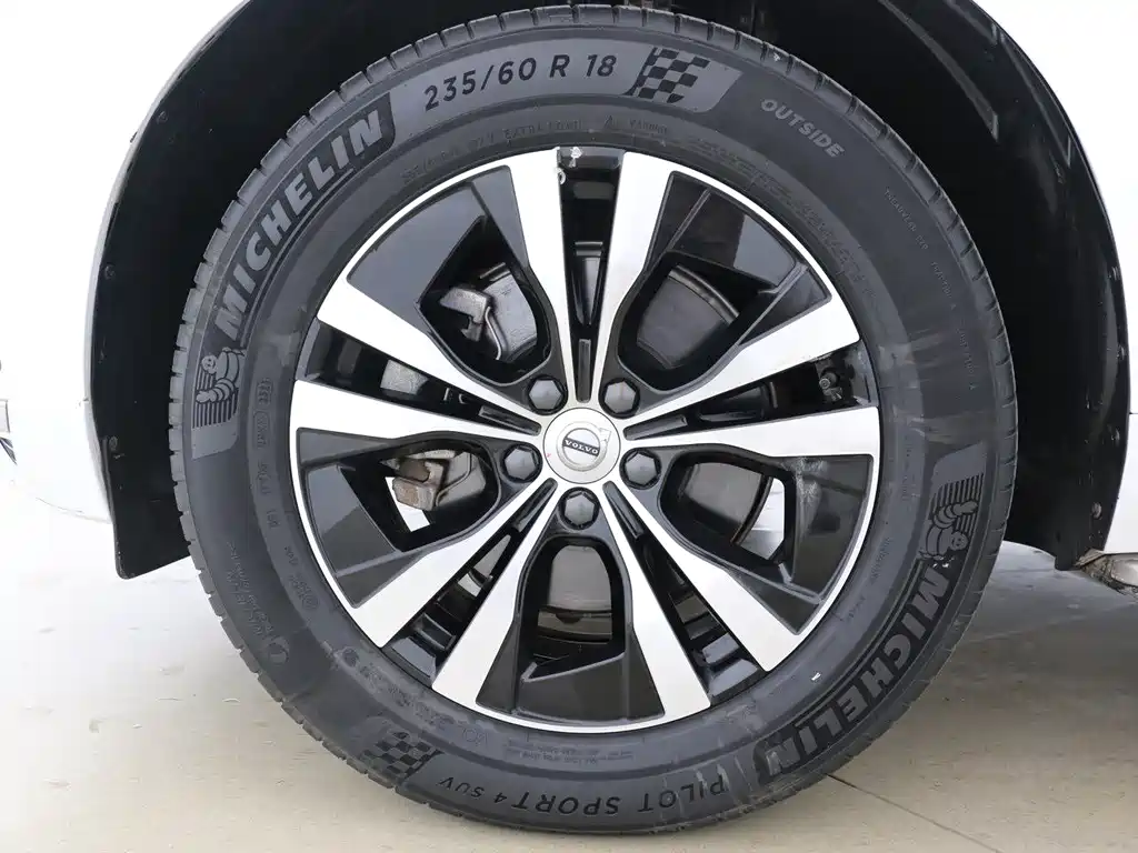 Volvo XC60 2023 — фото 4