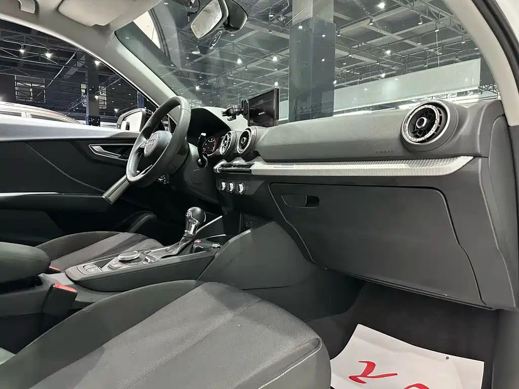 Audi Q2L 2020 — фото 12