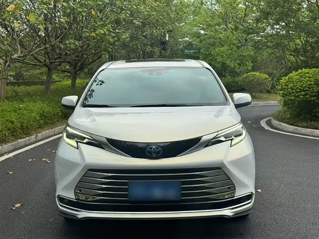 Toyota Sienna 2022 — фото 22