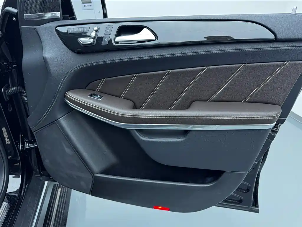 Mercedes-Benz GLS AMG 2016 — фото 11