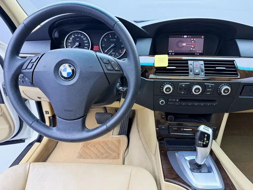 BMW 5 Series 2010 — фото 18