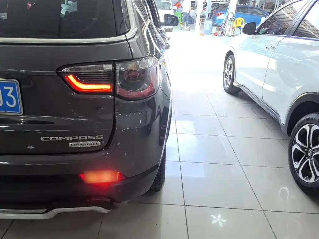 Jeep Compass 2019 — фото 8