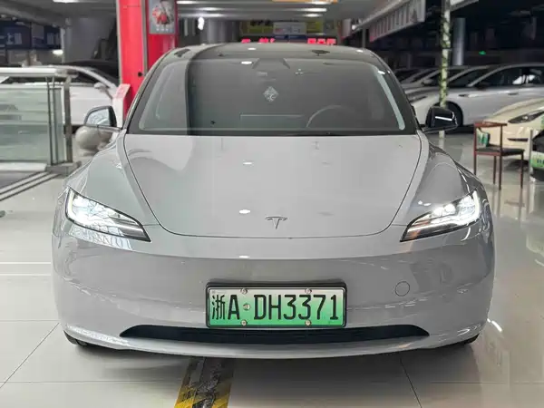Tesla Model 3 2024