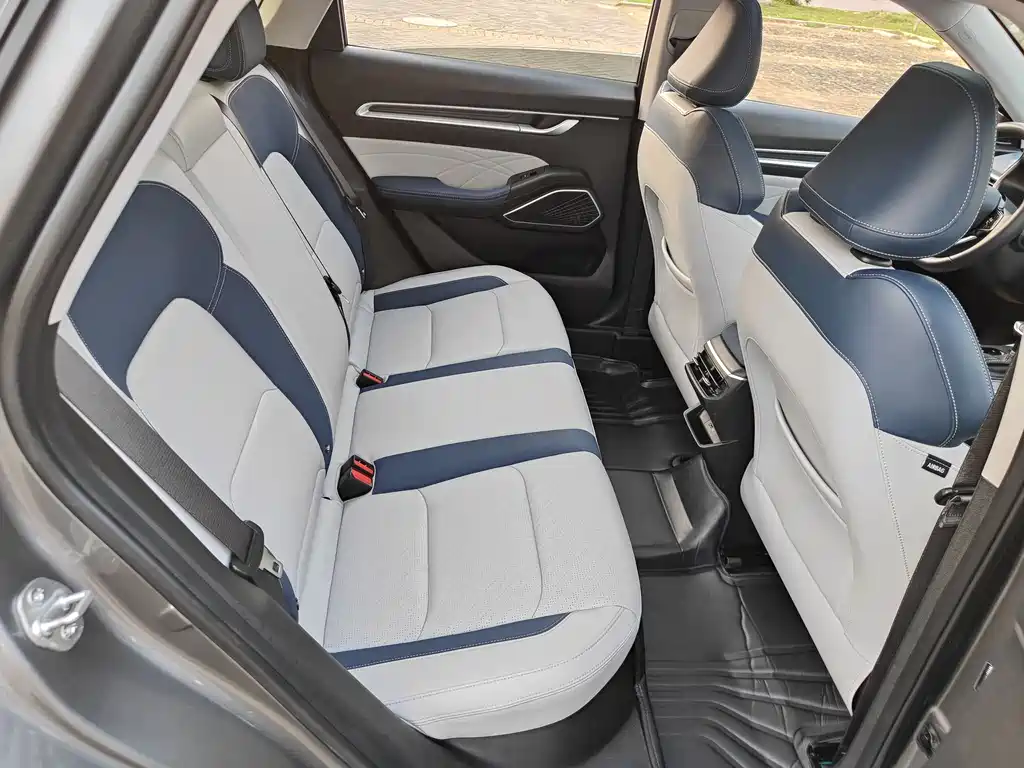 Geely Emgrand 2022 — фото 23