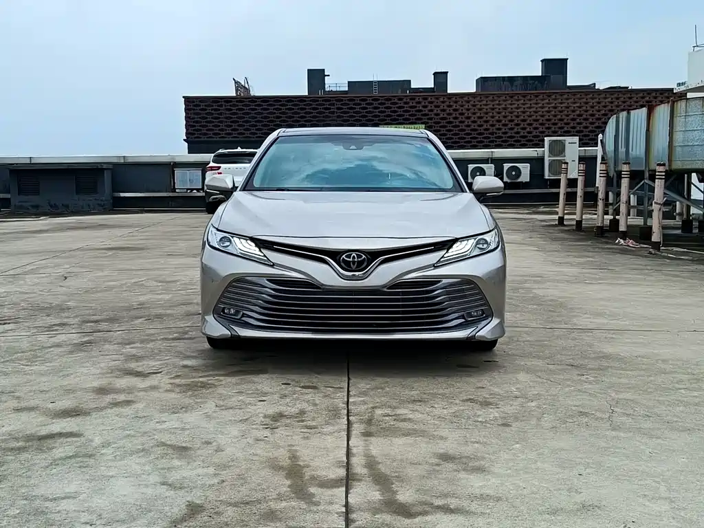 Toyota Camry 2018 — фото 2