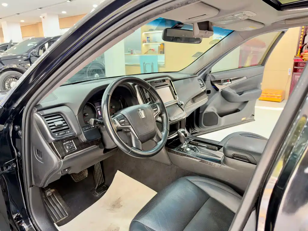 Toyota Crown 2018