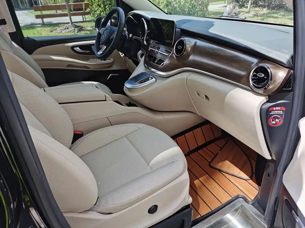 Mercedes-Benz V-Class 2021 — фото 12