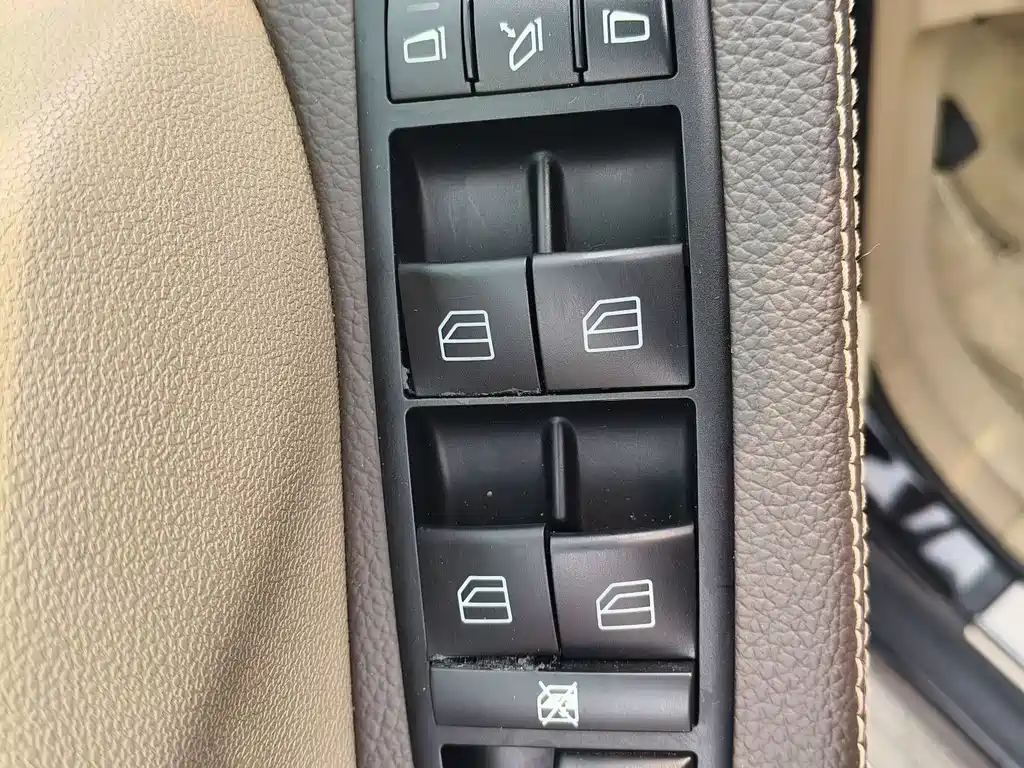 Mercedes-Benz R-Class 2012 — фото 19