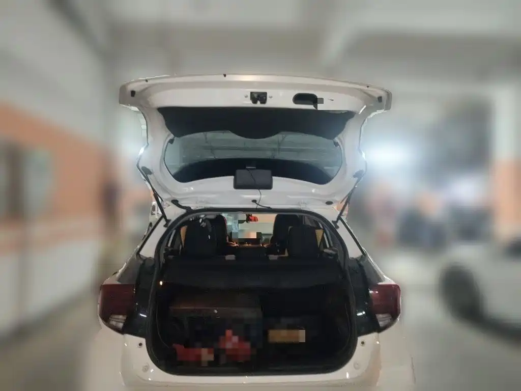 Toyota Yaris L 2020 — фото 10