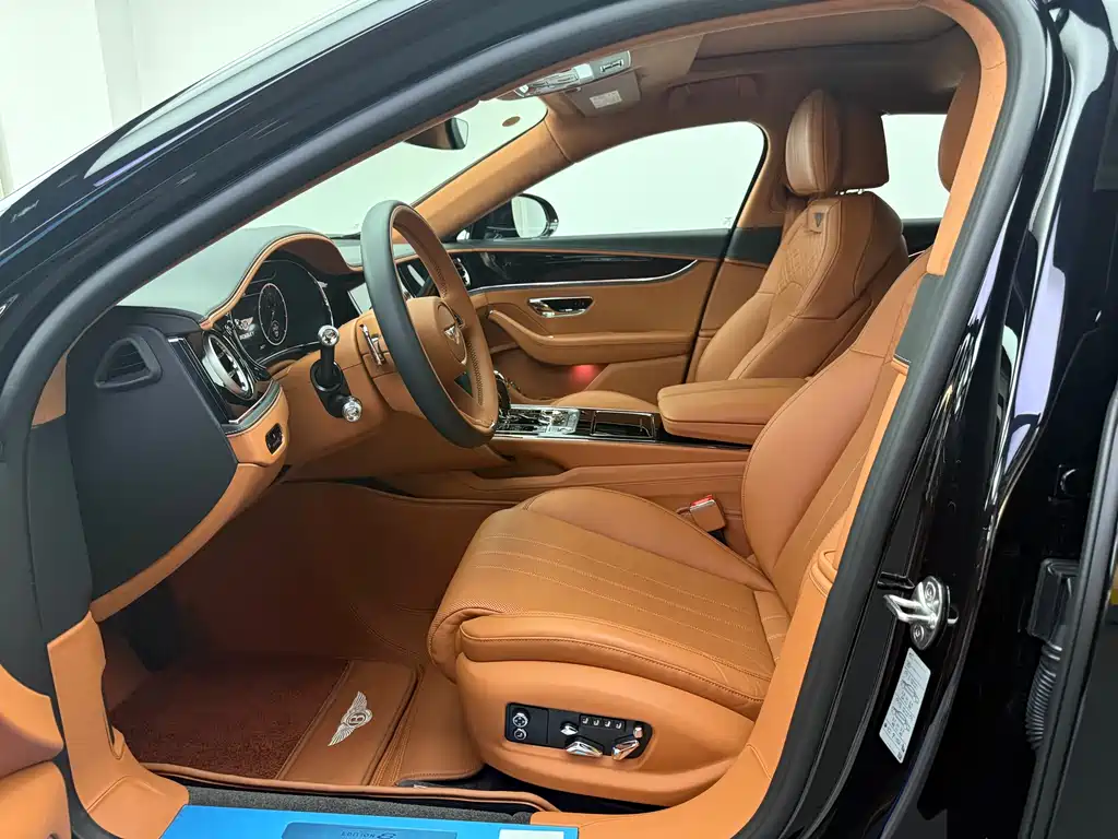 Bentley Flying Spur 2025 — фото 8